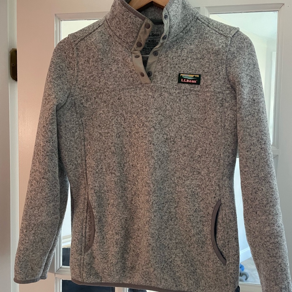 Ll bean womens gray snap pullover. Size medium. Comfortable and cute